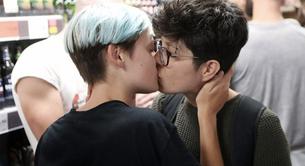 Monumental besada gay en un local homófobo en Reino Unido