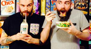 Uno de los gemelos gays de la tienda de cereales es homófobo