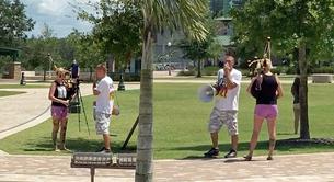 Batalla de gaitas contra megáfonos entre una lesbiana y un homófobo