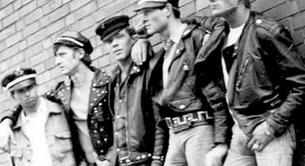 Pandilleros gays desnudos en el Berlín de los años 30