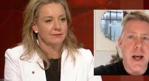 Una política homófoba se enfrenta a su hermano gay en televisión