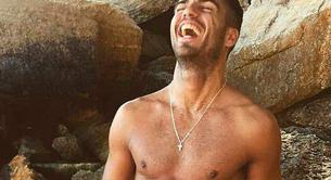 Maxi Iglesias desnudo en la playa