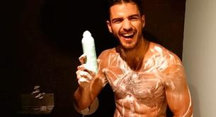 Maxi Iglesias desnudo y mojado en Instagram
