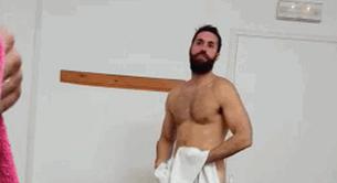 Deportistas desnudos: jugadores de balonmano del AEK, pillados en los vestuarios