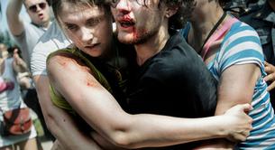 15 personas agreden a una pareja gay el día de Navidad