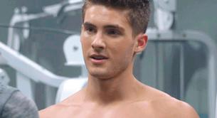 El actor Cody Christian desnudo masturbándose