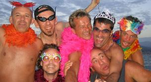 Una fiesta gay en la puerta de la casa de Mike Pence, vicepresidente homófobo de los USA