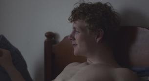 Patrick Gibson desnudo en 'The OA'