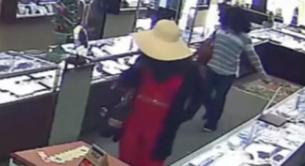 Dos travestis llevan a cabo un atraco vestidos de mujer