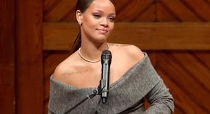 Rihanna recoge un premio en Harvard por su labor humanitaria