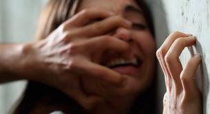 Un padre viola a su hija lesbiana para "curarla"