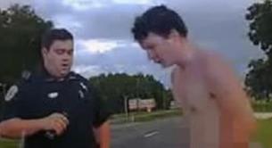 El hombre desnudo que la lía en el coche patrulla, nuevo vídeo viral