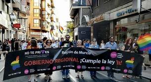 La policía de Murcia permite una agresión neonazi en el Orgullo