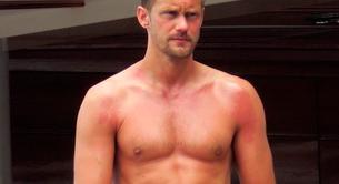 Alexander Skarsgård desnudo y quemado en sus vacaciones