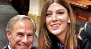 Una mujer trans trolea al gobernador transfóbico de Texas