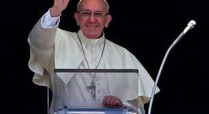El papa Francisco felicita a una pareja gay por bautizar a sus hijos