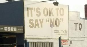 La brutal respuesta de una pizzeria a un cartel homófobo