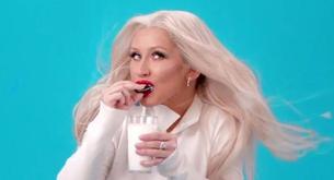 Christina Aguilera aparece en un evento de galletas