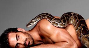 Nyle DiMarco desnudo con una serpiente para Attitude