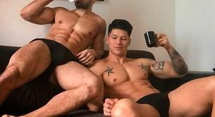Hombres desnudos con piernas abiertas, la cuenta de Instagram de moda