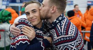 Gus Kenworthy y Adam Rippon se besan como representación LGBT en los JJOO de Invierno