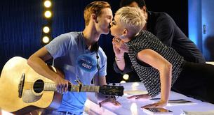 Katy Perry obliga a un chico a darle u primer beso en 'American Idol'