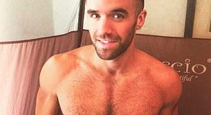 El cantante gay Brian Justin Crum desnudo