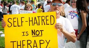 Detienen a un doctor que "curaba la homosexualidad" por violar a sus pacientes