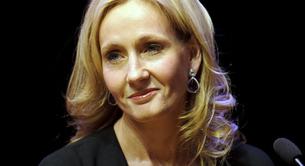 J.K. Rowling patina haciendo like a tweets transfóbicos