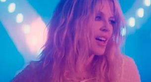 Escucha 'Raining Glitter' de Kylie Minogue