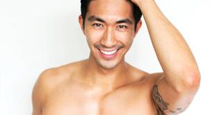 Ronnie Woo desnudo, el cocinero sexy de 'Food To Get You Laid'