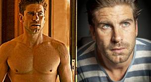 El actor Kevin Janssens desnudo frontal en ' Revenge'