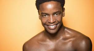 Rodney Vubya desnudo, el actor de musicales de moda