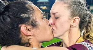 Una pareja de lesbianas compite en la Liga Nacional de Rugby en equipos contrarios