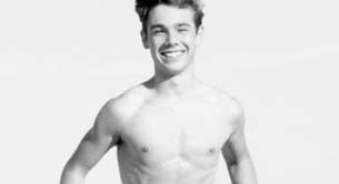 El actor Carlos Cuevas desnudo en Instagram