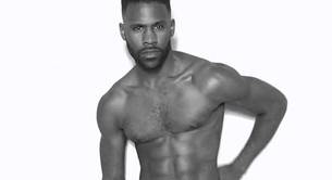 El actor de 'Jane The Virgin' Sean Samuels desnudo y lo enseña todo