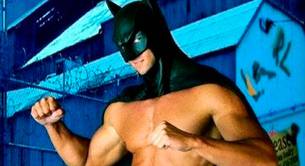 El pene de Batman desnudo al descubierto