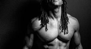 Yotuel Romero desnudo y Beatriz Luengo desnuda en una provocativa foto