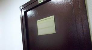 Un ruso dice que un policía le dio una paliza porque es gay.