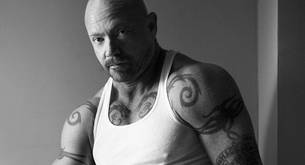 Buck Angel da consejos a los hombres trans en el ginecólogo