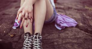 Chica violada por su padrastro, que le dijo "te lo mereces por lesbiana"