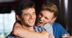 "Deja de traer amigos heteros a bares gays, no somos un espectáculo"