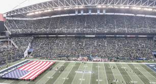 Hombre acusado de crimen de odio por golpear a una lesbiana y manosear a su mujer