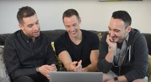 Vídeo gay: parejas ven porno juntas