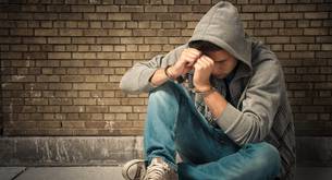 Hombre desnudo se ata para darse placer y es incapaz de desatarse durante horas