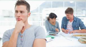 "Mi novio gay se va a casar con una mujer, pero quiere seguir conmigo"