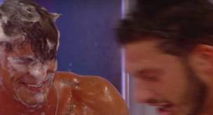 Vídeo gay: 3 chicos de 'Gran Hermano' se ducharon juntos y se enjabonaron unos a otros