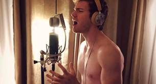 Tanner Patrick desnudo para cantar