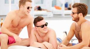 "Una pareja gay me propuso un trío, pero solo me atrae uno. ¿Lo hago?"