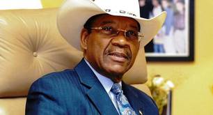 "Todo el mundo está controlado por la comunidad homosexual", dice político homófobo